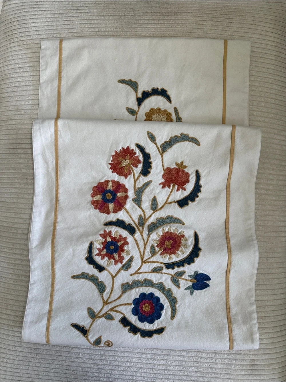 Pottery Barn Suzani Embroidered Crewel Table Runner Off White 18X108 Inches